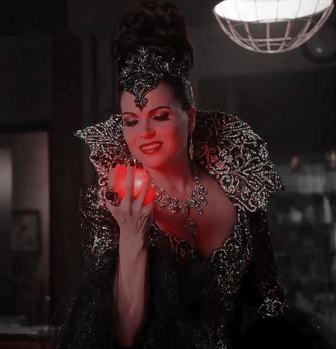 Regina Mills Evil Queen Outfits, Regina Mills Icons, Regina Mills Aesthetic, Regina Mills Evil Queen, Ouat Regina, Queen Icon, Regina Ouat, Lana Parilla, Ouat Cast