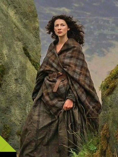 Angel Y Diablo, Gabaldon Outlander, Scottish Dress, Outlander Costumes, John Bell, Outlander Claire, Diana Gabaldon Outlander Series, Outlander Season 1, Outlander Book Series