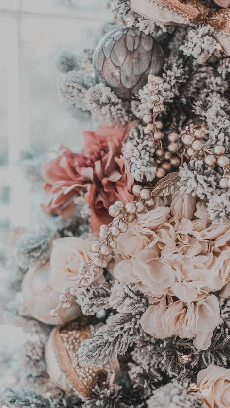 Winter Floral Background, Winter Flower Wallpaper, Winter Flowers Aesthetic, Winter Flowers Wallpaper, Phn Wallpaper, January Wallpaper Aesthetic, Sunflower Centerpieces Diy, March Wallpaper, January Wallpaper