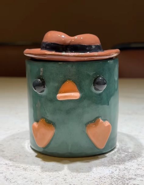 Functional Pinch Pot, Pinch Project Ceramics, Cute Simple Ceramics Ideas, Pop Culture Ceramics, Pinch Pot Painting Ideas, Face Jugs Pottery Cute, Quick Ceramic Projects, Coil Pots Ideas Easy, Clay Pinch Pot Ideas Pottery