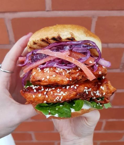 Korean Style Chicken Burger Recipe | Easy and Delicious | Foodtalk Easy Chicken Burger Recipe, Korean Tofu Recipes, Korean Style Chicken, Shaped Cookies Recipe, Chicken Burger Recipe, Italian Dressing Recipes, Easy Burger Recipe, Fried Chicken Burger, Homemade Italian Dressing