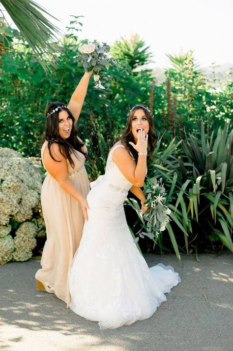 Funny Bride and Maid of Honor Photo Bride Maid Of Honor Pictures, Maid Of Honor Bride Photos, Maid Of Honor Poses With Bride, Maid Of Honor Pictures, Bride And Maid Of Honor, Maid Of Honor Pictures With Bride, Funny Bride And Groom Pictures, Funny Maid Of Honor Pictures, Wedding Photo Maid Of Honor