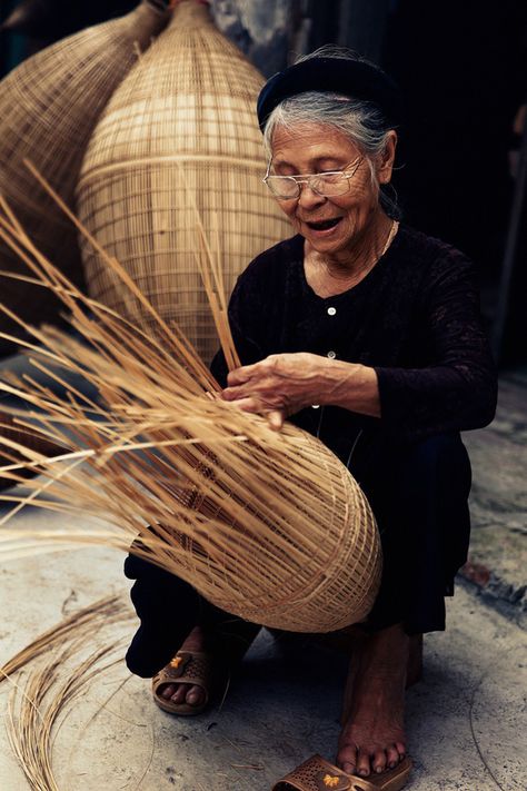 Asian Crafts, How Soon Is Now, Northern Vietnam, Bamboo Crafts, Natural Weave, Woven Baskets Storage, Home Goods Decor, Working People, World Cultures