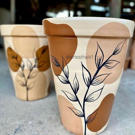 Paint Your Own Vase Ideas, Art Deco Plant Pots, Painting Ideas For Pots, Pots Design Ideas Paint, Vase Coloring Ideas, Cute Pot Painting Ideas, Flower Vase Painting Ideas, Vase Design Painted, Vase Painting Ideas Pottery