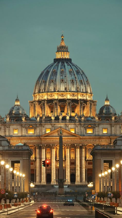 Visiting the Vatican - explore Vatican museum and Sistine Chapel. Rome Vatican Museum, The Vatican Museum, Rome Vatican City, The Vatican City, The Vatican Rome, Vatican Museum Aesthetic, Vatican Tattoo, Vatican Aesthetic, Vatican City Aesthetic