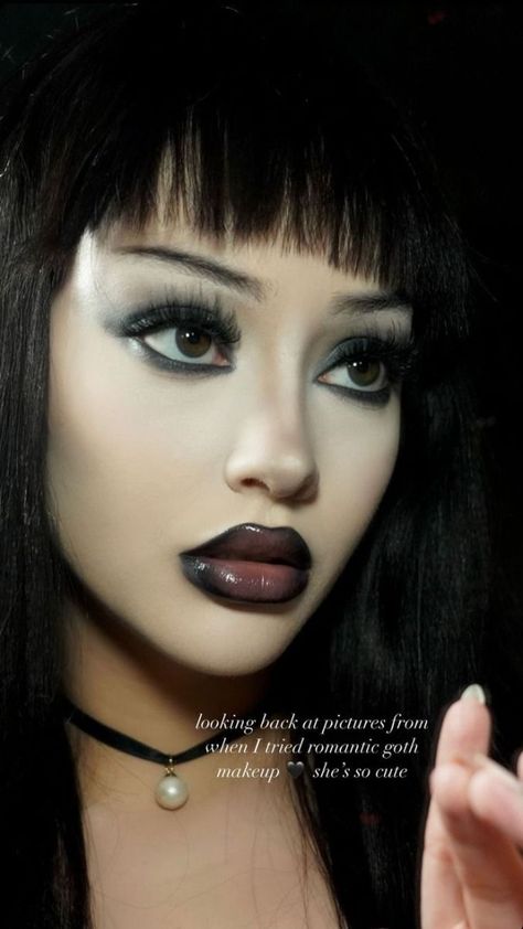 Romantic Goth Makeup Black Women, Causal Goth Makeup, 70s Goth Makeup, 60s Goth Makeup, Goth Makeup No White Base, Read Goth Makeup, Goth Inspired Makeup, Mopey Goth Makeup, Goth Looks Makeup