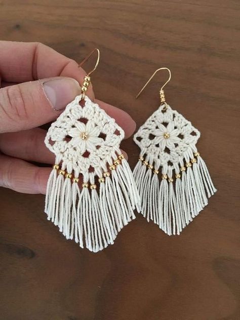 Crochet Earrings For Summer - Add Style And Comfort To Your Outfits Hairstyles Crochet, Crochet Necklace Pattern, Crochet Jewlery, Hats Crochet, Gifts Crochet, Beginners Crochet, Crochet Jewelry Patterns, Crochet Earrings Pattern, Mode Crochet