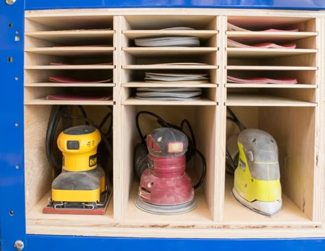 Always have the right sandpaper on hand with this sander and sandpaper storage rack! Each sander has its own sandpaper shelves ready for that next project. Sandpaper Storage, Woodworking Plans Patterns, Wood Projects Easy, Essential Woodworking Tools, Woodworking For Beginners, French Cleat, Easy Wood Projects, Workshop Organization, Learn Woodworking