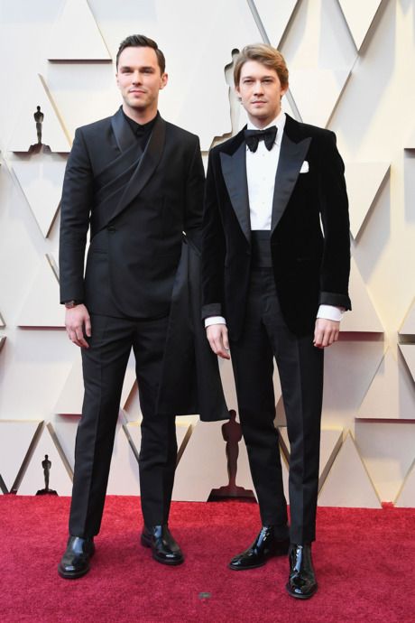 2019 #Oscars: The Best Looks at the 91st Academy Awards. Nicholas Hoult in Dior, Joe Alwyn in Tom Ford. Photo: Steve Granitz/WireImage Joe Alwyn, Men's Tuxedo, 2023 Fashion Trends, Nicholas Hoult, Wedding Outfit Men, Best Dressed Man, Dress Suits For Men, Designer Suits For Men, Red Carpet Ready