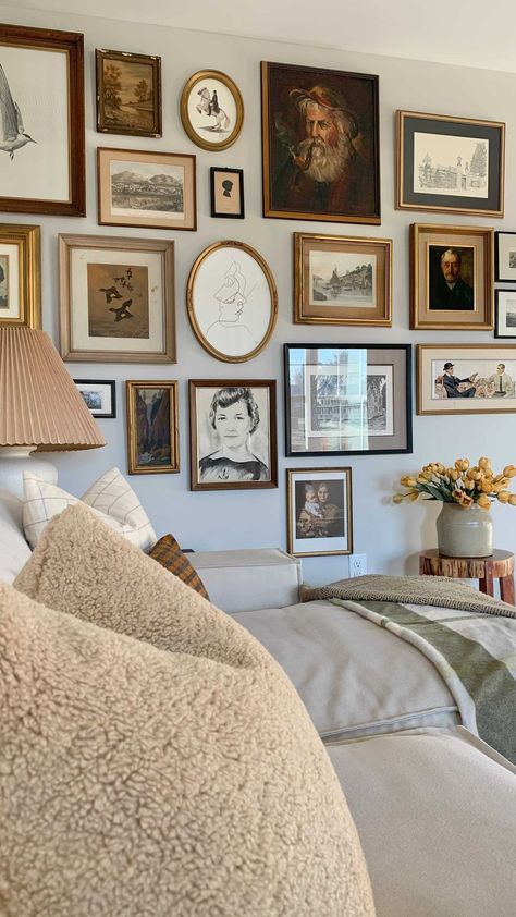 Wall Of Framed Photos, Idea For Wall Decoration, Photo Wall With Different Frames, Vintage Photo Wall Collage Living Room, Wall Art Classical, Gallery Wall Ideas Above Couch, Vintage Gallery Wall Above Couch, Antique Gallery Wall Living Room, Displaying Artwork In Home