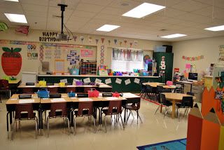 Mrs. Lee's Kindergarten: My Sister's Second Grade Classroom Pics! Second Grade Classroom, Chair Pockets, Teaching Displays, 2nd Grade Class, Math Wall, Classroom Pictures, First Year Teaching, Teaching Second Grade, Classroom Layout