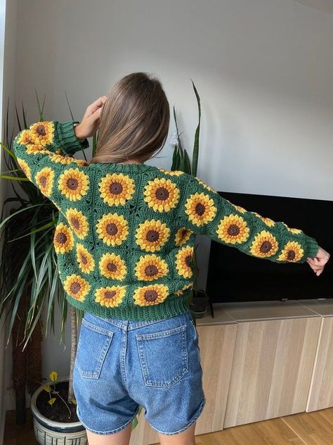 Sunflower crochet blanket Sunflower Vest Crochet, Sunflower Sweater Crochet, Crochet Granny Square Clothing, Granny Square Jumper Pattern Free, Sunflower Crochet Cardigan, Different Granny Squares, Crochet Cardigan Square, Sunflower Cardigan Crochet, Granny Square Crochet Clothes