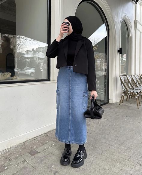 Long Denim Skirts For Women, Hijabi Jeans Skirt Outfits, Outfit Ideas With Denim Skirt, Hijabi Denim Skirt, Long Denim Skirt Outfit Hijab, Hijab Jeans Skirt, Long Jeans Skirt Outfit Hijab, Denim Skirt Hijab Outfit, Denim Skirt Outfit Hijab