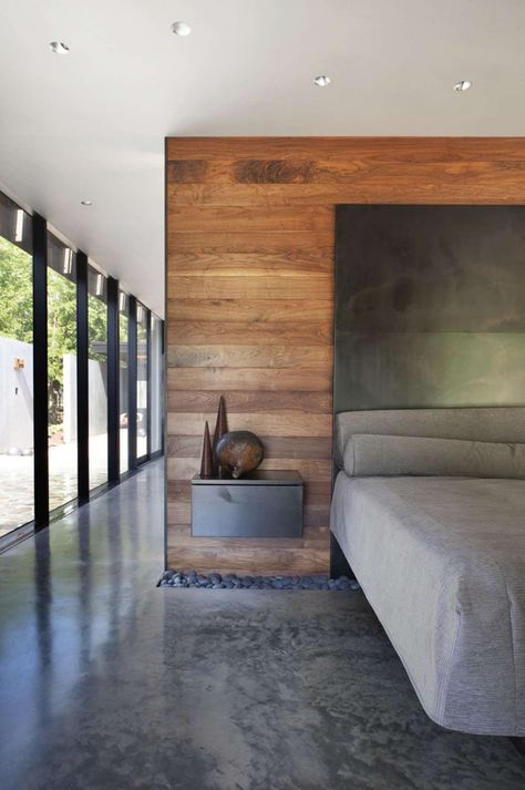 23 Pictures That Show How Concrete Floors Have been Used Throughout Homes // Polished concrete floors in the bedroom create a clean, industrial feel that gets softened and warmed with the addition of bedroom textiles like duvets, pillows, rugs, and drapery. Concrete Interiors, Concrete Floor, Stained Concrete, Polished Concrete, Metal Homes, Contemporary Bedroom, Decor Minimalist, Concrete Floors, Design Living