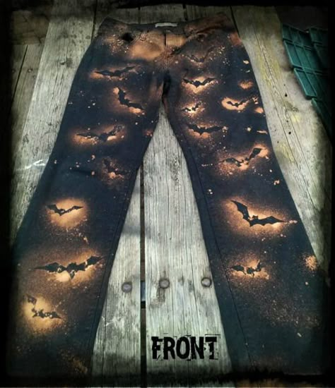 Bat Jeans, Bleach Stencil, Diy Goth Clothes, Bat Template, Bleach Shirt Diy, Bleaching Clothes, Diy Pants, Bleached Jeans, Upcycled Clothes