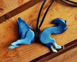 Therian Necklace, Wolf Necklace, Wolf Jewelry, Howling Wolf, Dessin Adorable, Wolf Art, Clay Charms, Diy Clay, Dremel