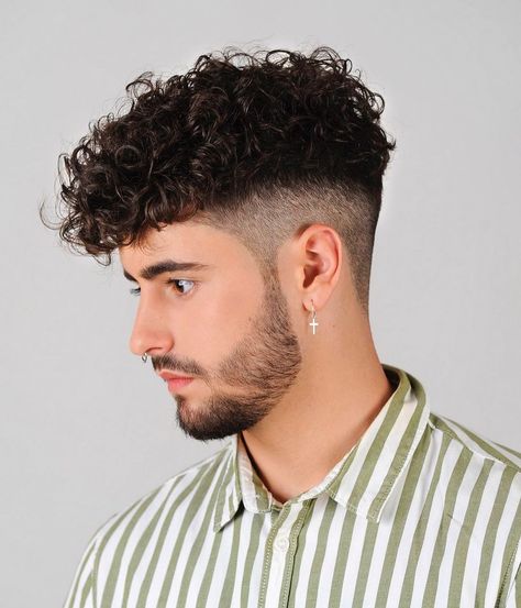 Men Curly Hairstyle Haïr Cut For Curly Hair Men, Mens Curly Hairstyles Short Fade, Curly Boy Hair Styles, Curly Hair Men Haircut Style, Curly Short Hair Men, Curly Hair Hairstyles Men, Haircut For Curly Hair Men, Curly Haircut Men, Curly Hairstyle For Men