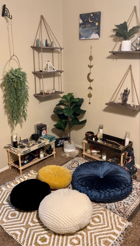 Spiritual Room Ideas, Meditation Room Design, Zen Corner, Home Yoga Room, Yoga Meditation Room, Spiritual Room, Reiki Room, Meditation Room Decor, Meditation Corner