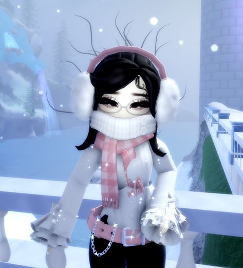 Swan Set Royale High, Royal High Winter Outfits Ideas, Snow Day Royale High, Royale High Dress Combos, Royals High Winter Outfits, Office Siren Royale High, Rh Avatar Ideas, Fluttershy Royale High, Bat Mo Heels Royale High