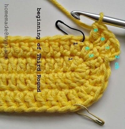 How-To Crochet An Oval Shape · Technique Tuesday · Cut Out + Keep Craft Blog Crochet An Oval Shape, Crochet An Oval, Crochet Oval, Crochet Rag Rug, Oval Rug, Crochet Rug Patterns, Crochet Rugs, Rugs Ideas, Rug Patterns