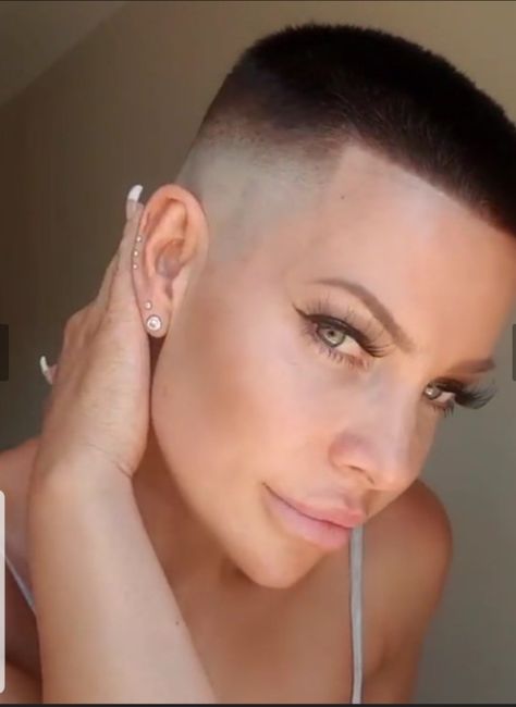 Short Tomboy Haircut, Fade Haircut Women, Tomboy Haircut, Buzz Cut Women, Shaving Cut, Female Haircuts, Flat Top Haircut, Cute Pixie Cuts, Clipper Cut