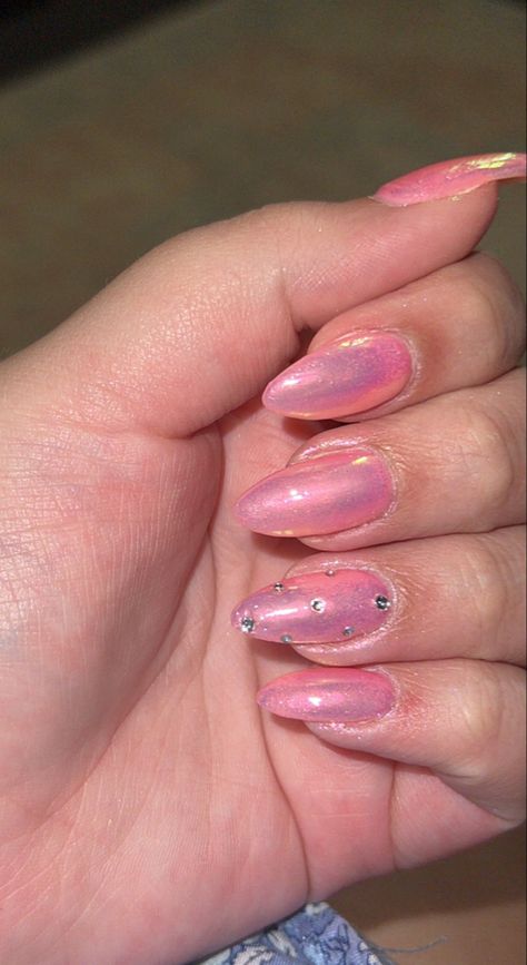 Chrome Nails Designs With Rhinestones, Pink Gemstone Nails, Pink Chrome Nails With Rhinestones, Chrome And Rhinestone Nails, Pink Chrome Nails With Gems, Light Pink Iridescent Nails, Chrome Rhinestone Nails, Chrome Nails With Gems, Chrome Nails With Rhinestones