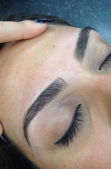 Eyebrow Tutorial Shaping, Eyebrows Done, Mircoblading Eyebrows, Eyebrows Goals, Permanente Make-up, Perfect Eyebrow Shape, Plucking Eyebrows, Permanent Makeup Eyebrows, Eyebrows On Fleek