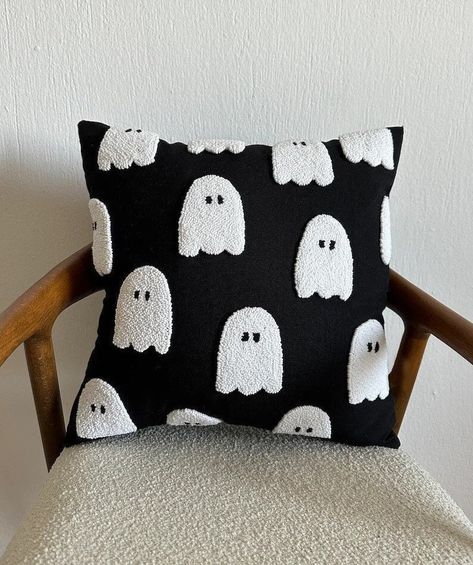 Punch Needling, Apartment Things, Girls Pad, Gothic Baby, Halloween 23, Kids Purse, Halloween Throw Pillow, Halloween Pillows, Handmade Pillow Covers