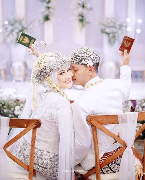 Akad Nikah Photography, Foto Akad, Pose Foto Pernikahan, Wedding Akad, Muslim Wedding Photos, Pose Pengantin, Pose Wedding, Moodboard Wedding, Wedding Foto