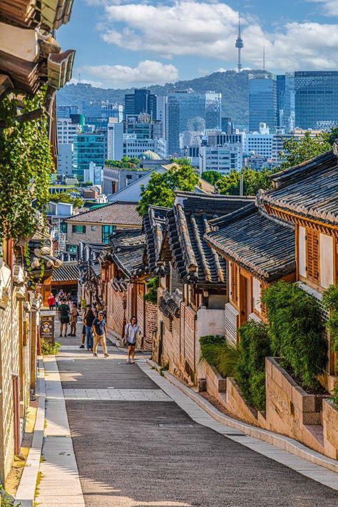 Seoul Hanok Village, Beautiful Place In Korea, Korea Village Aesthetic, Bukchon Hanok Village Photography, Seoul Korea Photography, South Korea Seoul Beautiful Places, Korea South Seoul, Hanok Village Seoul, Korean Beautiful Places