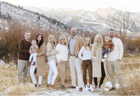 Family Photo Cream, Extended Family Pictures Neutrals, Brown And Cream Family Photos, Neutral Family Of 4 Picture Outfits, Family Picture Outfit Ideas Neutral, Large Family Photos Fall, Neutral Colors For Family Pictures Fall, Winter Family Photoshoot Outfits Neutral, Denim White Tan Family Pictures