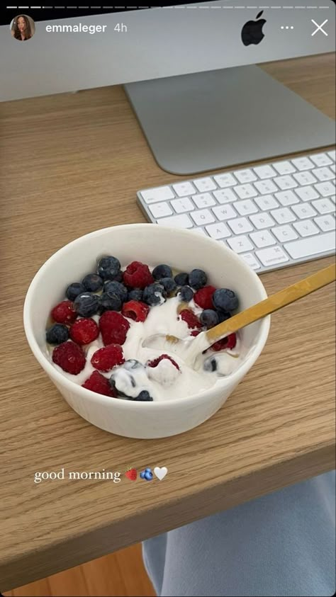 #breakfast #food #recipe #fruit #cook #yoghurt Makanan Diet, Healthy Food Motivation, Healthy Lifestyle Food, Trening Fitness, Think Food, Food Goals, Food Is Fuel, Food Inspo, Healthy Breakfast Recipes