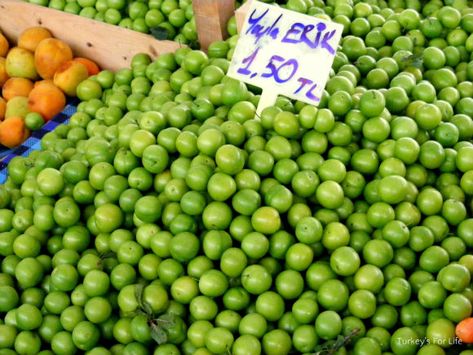 Erik is a Turkish seasonal food that bemuses many people. Small green orbs of sour taste, these Turkish fruit are actually greengages not 'unripe plums' (as the usual translation goes). Sprinkle some salt on these green beauties & you might learn to love them... #greengage Green Plum Recipes, Green Plum, Green Plums, Green Gage Plums, Plum Fruit Mod, Syrian Grape Leaves Recipe, Turkish Stuffed Grape Leaves, Turkish Desserts, Plum Recipes