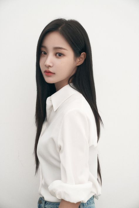 Yeonwoo Wallpaper, Momoland Yeonwoo, Korea Actress, Go Younjung, Yeon Woo, Female Idols, Korean Actresses, Korean Actress, New Photos