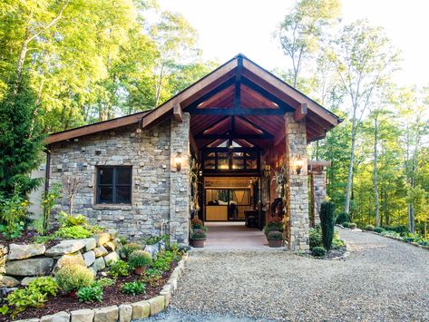 Stone Barn in Cashiers, NC Equine Facility Design, Horse Farm Layout, Small Stable, Horse Stables Design, Equine Facility, Small Horse Barns, Barn Layout, Equestrian Barns, Equestrian Stables