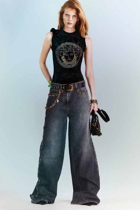 Versace Resort 2023, Low Waist Jeans Outfit, Versace Resort, Versace 2023, Resort 23, Cruise 2023, Versace Fashion, Low Waist Jeans, Resort 2023