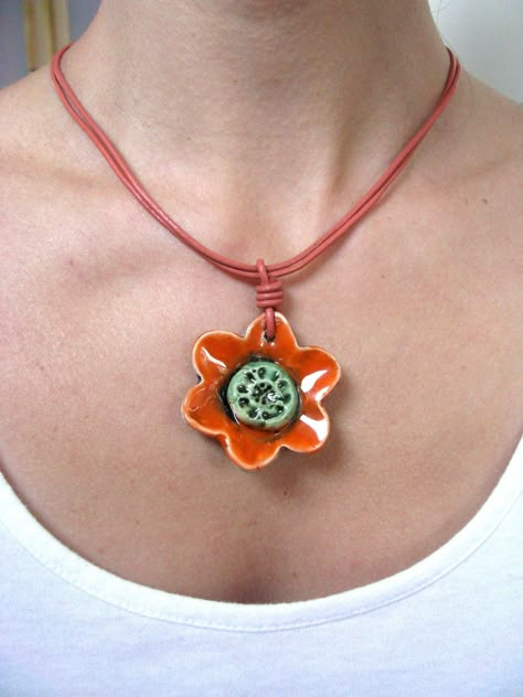 Ceramic Flower Necklace, Ceramic Bead Jewelry Necklaces, Clay Necklace Ideas, Child Necklace, Necklace Ceramic, Handmade Ceramic Jewelry, Ceramic Accessory, Jewelry Clay, Ceramic Jewellery