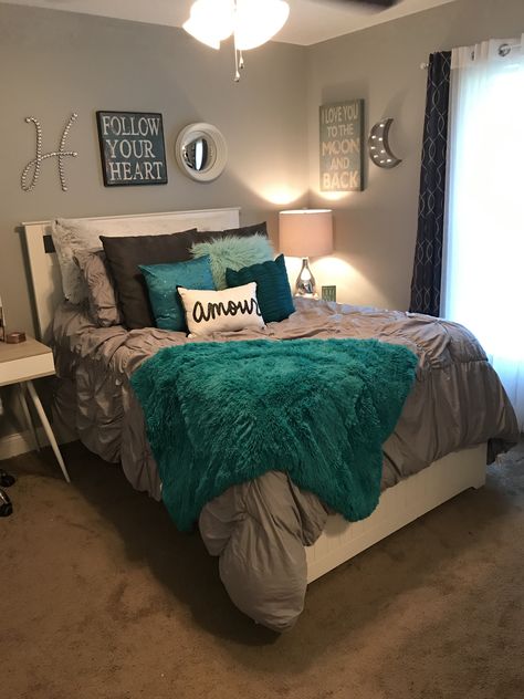 Torquise Bedroom Decor, Teal House Decor, Aqua Bedroom Ideas For Adults, Grey Bedroom Ideas With Pop Of Color, Turquoise Bedroom Ideas For Adults, Teal Room Ideas, Bedroom Decor Turquoise, Turquoise Room Ideas, Room Decor Bedroom Rose Gold