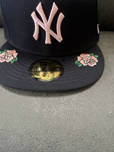 (eBay) Find many great new & used options and get the best deals for NY Yankees Roses lavender pink 7 1/4 super rare New Era 59fifty. at the best online prices at eBay! Free shipping for many products! Hats Aesthetic, Yankee Hat, Roses Lavender, Custom Fitted Hats, Swag Hats, Streetwear Hats, Yankees Hat, Dope Hats, Hat Aesthetic