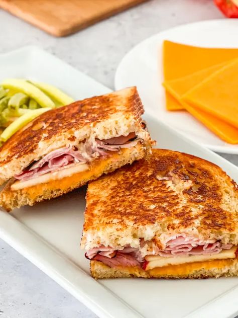 Autumn Grilled Ham and Cheese - Real Mom Kitchen - Sandwiches Fancy Grilled Cheese Recipes, Grilled Ham And Cheese Sandwich, Panini Ideas, Fall Grilling, Autumn Meals, Fancy Grilled Cheese, Different Cheeses, Grilled Ham And Cheese, Black Forest Ham