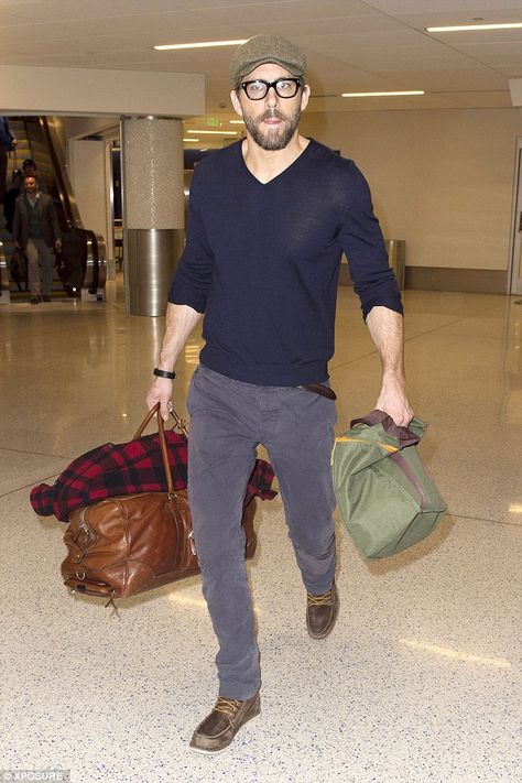 Ryan Reynolds preps up his style with some retro specs as he touches down in Los Angeles after weekend at Sundance Ryan Reynolds Style, Vintage Eye Glasses, Hipster Chic, Preppy Accessories, Flight Suit, Grey Trousers, Prep Style, Sundance Film Festival, Ryan Reynolds