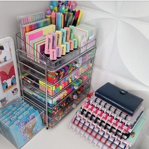 Aesthetic Stationary, Desk Organisation, Stationery Obsession, Stationery Cute, Room Organisation, Stationary Organization, Study Desk Decor, Cool School Supplies, Study Stationery