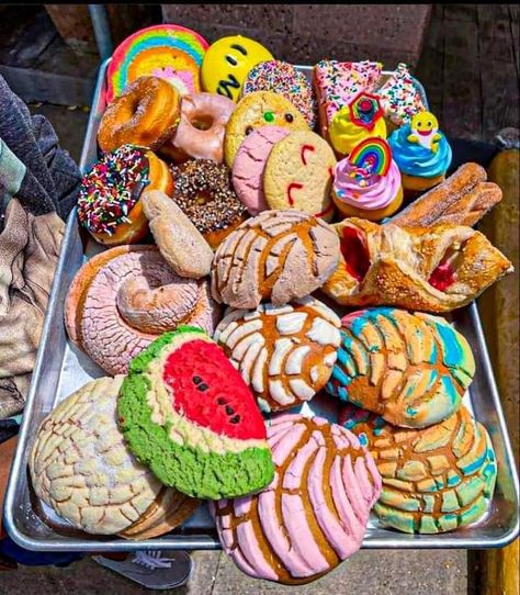 Mexican Culture Aesthetic Food, Mexican Bakery Aesthetic, Mexican Heritage Month, Aesthetic Mexican Food, Mexican Culture Food, Mexican Food Art, Mexican Snack Foods, Mexican Sweet Bread, Mexican Bakery