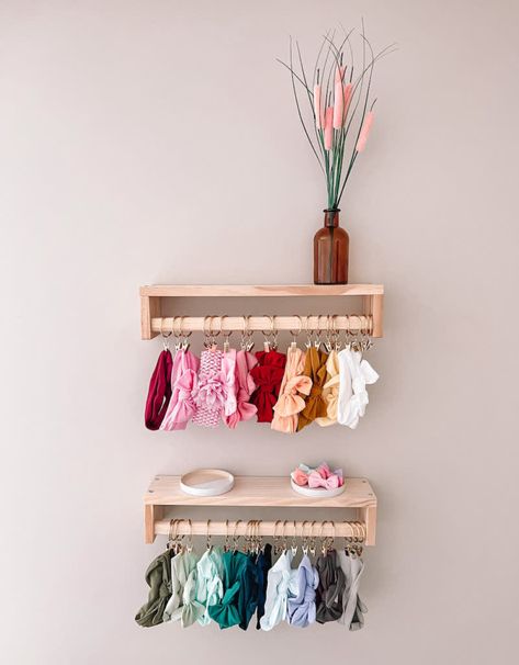 Bow Storage, Ikea Nursery, Bow Organizer, Baby Gadgets, Nursery Room Design, Nursery Shelves, Baby Room Inspiration, Nursery Room Inspiration, Minimalist Baby