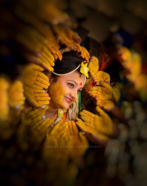 Nikon D7000 Haldi Dress For Bride Sister Indian, Girl Haldi Ceremony, Haldi Ceremony Outfit Girl, Haldi Dulhan Pose, Haladi Shastra Photoshoot, Haldi Ceremony Bride Poses, Haldi Shoot Poses Bride, Haldi Girls Shoot, Haldhi Stills Girl