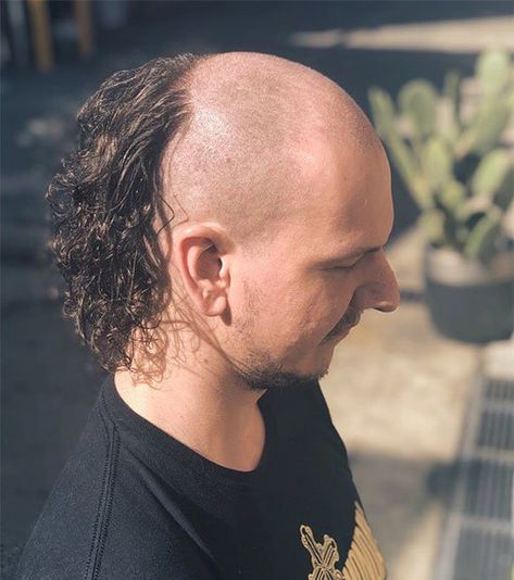 Skullet Haircut, Mens Haircuts Medium, Mullet Haircut, Medium Length Hair Men, Men Haircut Styles, Athletic Hairstyles, Haircuts Straight Hair, Curly Hair Men, Curly Hair Cuts