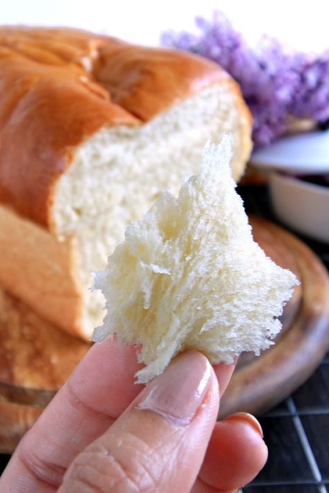 Fluffy White Bread Machine Recipe, Fluffy White Bread Recipe, White Loaf Bread, Soft White Bread Recipe, White Bread Machine Recipes, Fluffy Bread Recipe, Soft Bread Recipe, Amish White Bread, Foxy Folksy