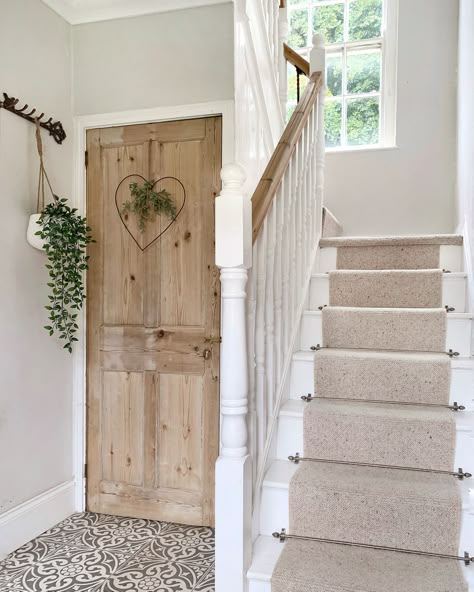 Cottage Hallway Ideas, Cottage Staircase, Country Hallway, Cottage Hallway, Stairs And Hallway Ideas, Cottage Stairs, Cottage House Interior, Rustic Hallway, Cotswold Cottage