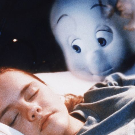 Scary Movies For Kids, 90s Halloween Movies, Casper Movie, Kid Friendly Halloween Movies, Casper 1995, Creepy Aesthetic, Can I Keep You, Creepy Costumes, Kid Friendly Halloween