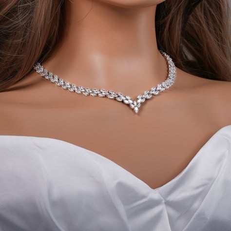 Bride Accessories Jewelry Necklaces, Diamond Necklace Women, Wedding Jewelry Ideas For Bride, Wedding Jewelry Ideas, Designer Wedding Jewelry, Necklace For Bride, Bride Wedding Jewelry, Elegant Wedding Jewelry, Wedding Dress Necklace